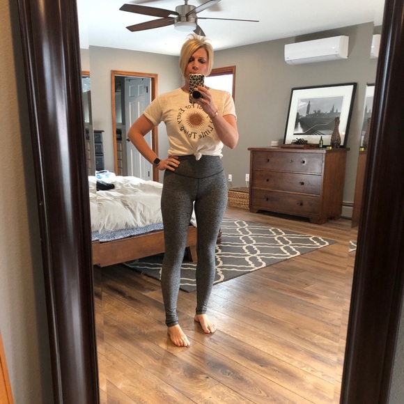 Gray lululemon Wonder Under Size 4 - Picture 1 of 4